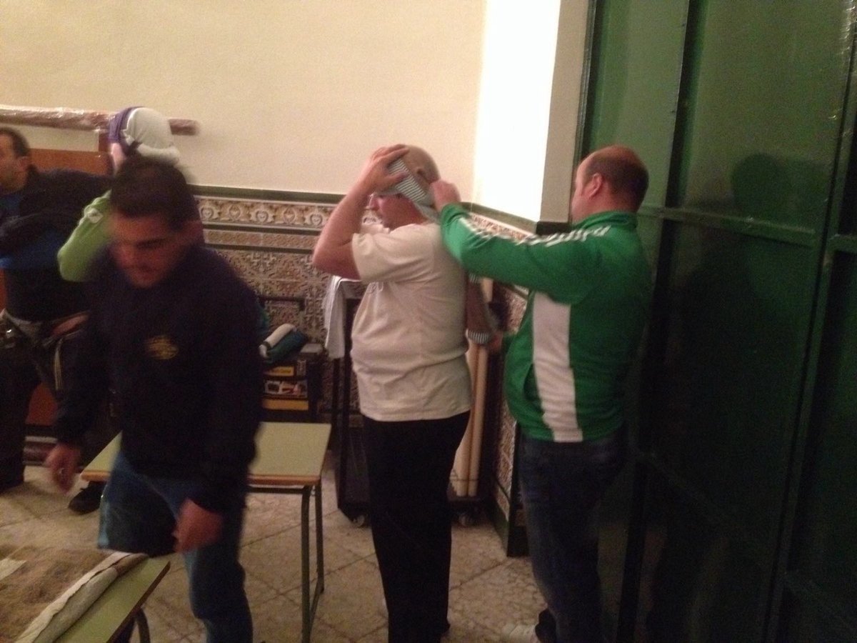 <a href="/HdadJesusLaRoda/">Nazareno y Esperanza | La Roda 💜💚</a>  un viernes de ensayo una pasión