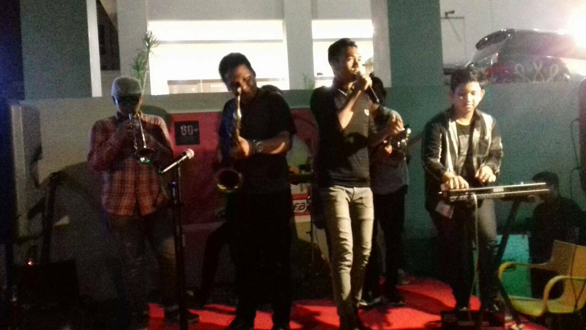 EHmakassar's tweet photo. @mksRocksteady melanjutkan #MusicForEarth yg td sempat tertunda. Cool! :D
#IniAksiku Road to #MakassarGelap 2016 https://t.co/s9wKozXV4U