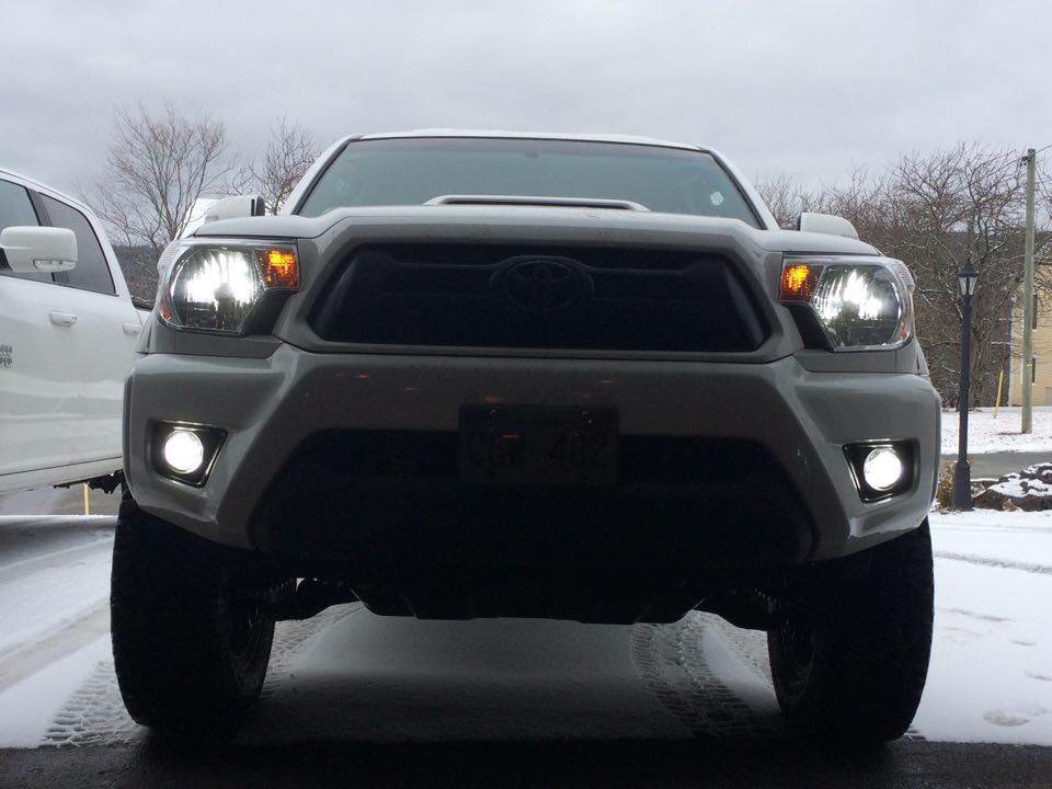 AGLOFFROAD's tweet photo. 2015 Tacoma with 5S Low beams and fogs. Incredible illumination. https://t.co/3CK73xmDfl