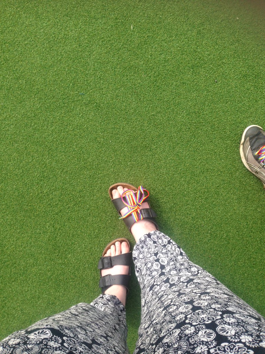 RUMXDHC's tweet photo. When you can't lace shoes.... Or play hockey #rainbowknights https://t.co/2JE4V0S0Fx