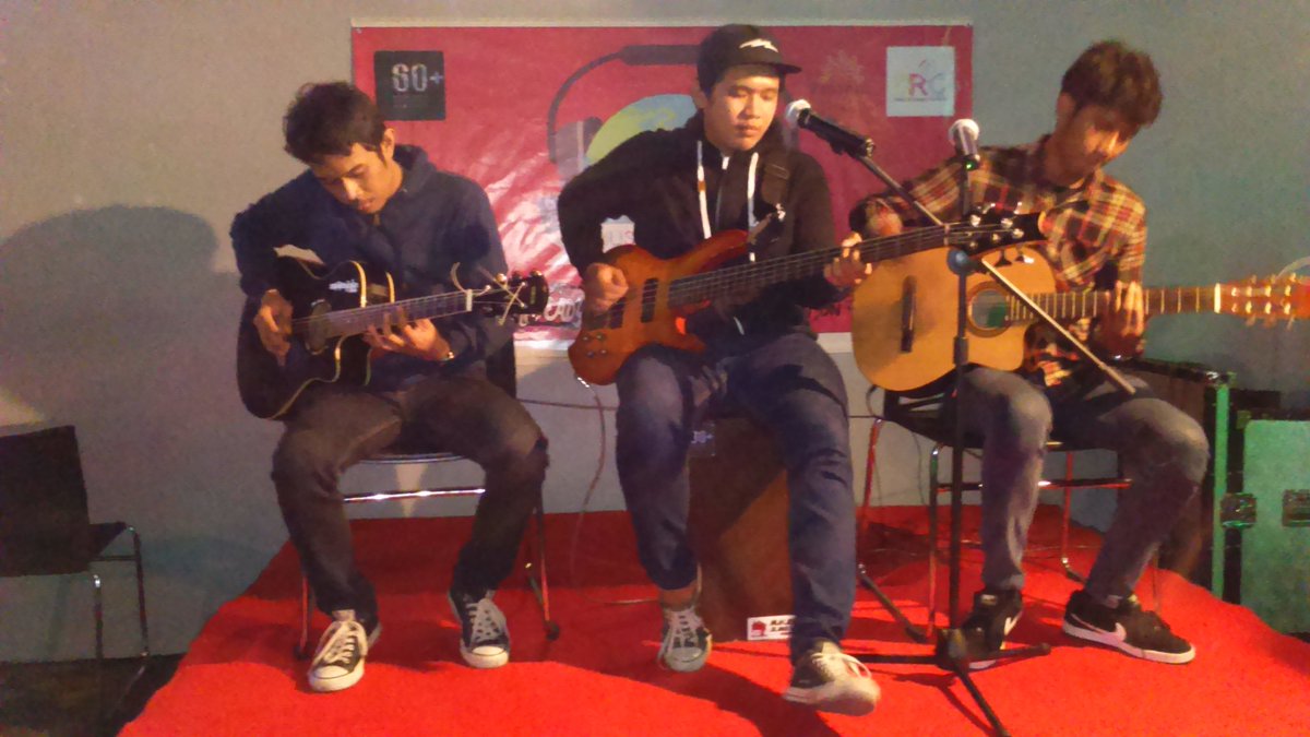 #MusicForEarth dilanjutkan penampilan <a href="/AddictMotion/">Addict Motion</a> yg ikut berakustikan. :) #IniAksiku Road to #MakassarGelap 2016