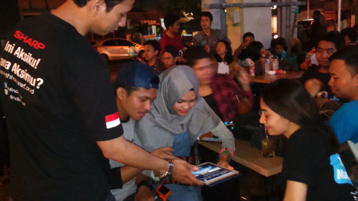 EHmakassar's tweet photo. Di sela2 #MusicForEarth 2016, para pengunjung jg diajak utk Sign Up di https://t.co/NevupQd0kY :)
#IniAksiku https://t.co/P20544FFOU