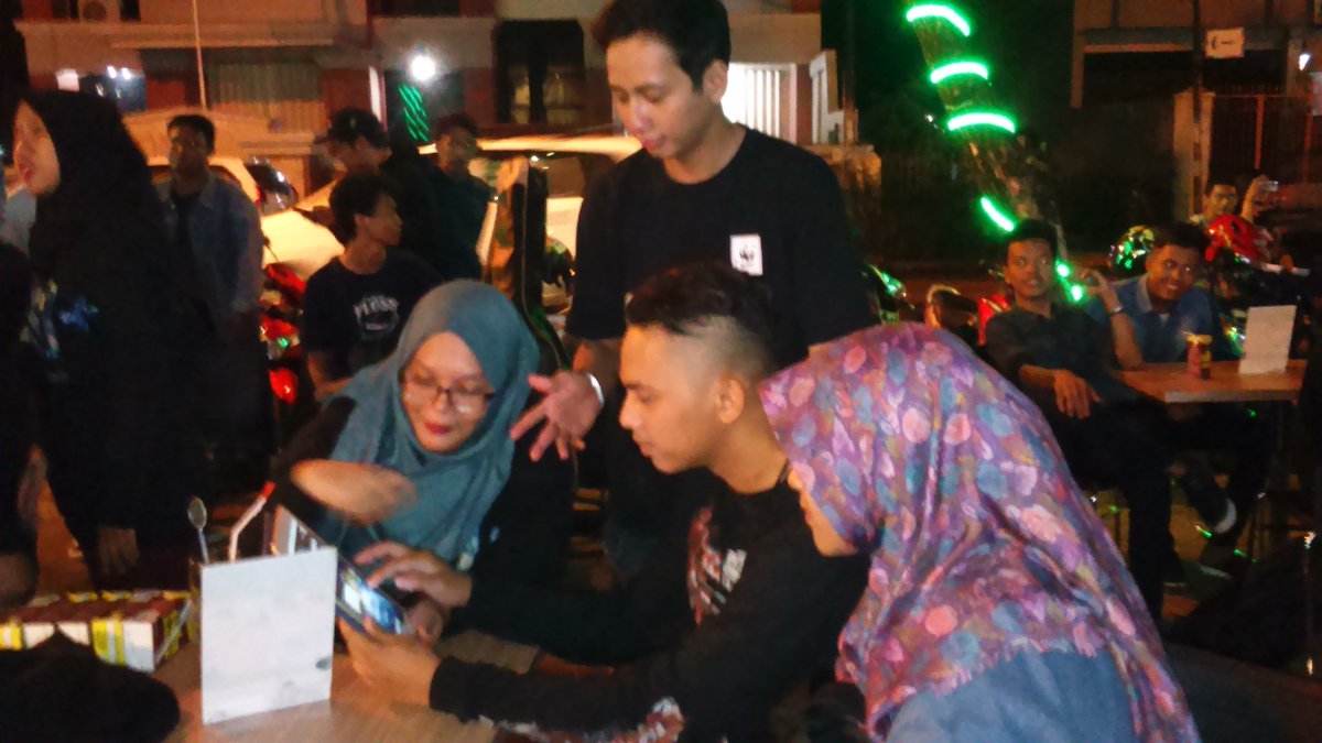 EHmakassar's tweet photo. Di sela2 #MusicForEarth 2016, para pengunjung jg diajak utk Sign Up di https://t.co/NevupQd0kY :)
#IniAksiku https://t.co/P20544FFOU