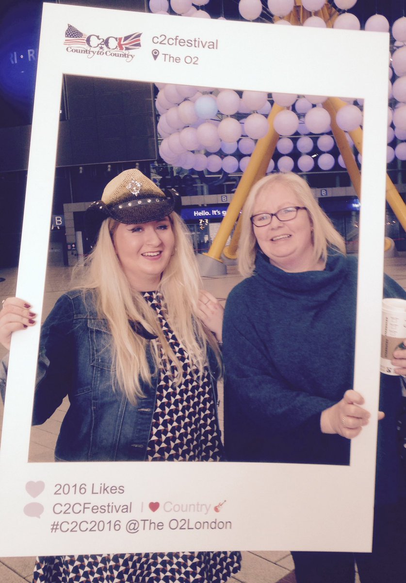 buszkaj's tweet photo. Day 2 of an amazing weekend 🎉🎸🇺🇸 #C2C2016 #theo2 https://t.co/xDfe8ljcWd