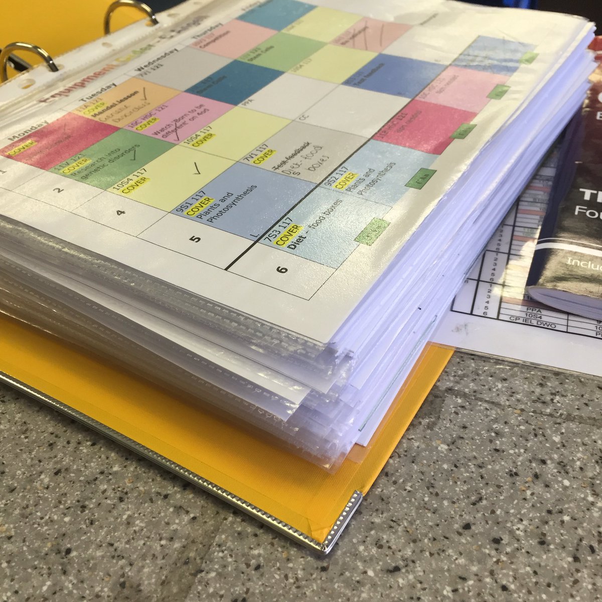 MissAngell_sci's tweet photo. Monday & Tuesday cover planned. #heavyfolder https://t.co/HM9onUmhU2