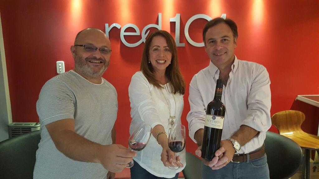 <a href="/Amuva_Arg/">A.MU.V.A.</a> en #WineLife #mujer #vino 11 hs en 101.5 <a href="/adrianatonnell1/">adriana martinez</a> <a href="/gfloresbazan/">Gustavo Flores-Bazán</a> <a href="/fedelancia/">Fᴇᴅᴇ Lᴀɴᴄɪᴀ</a>