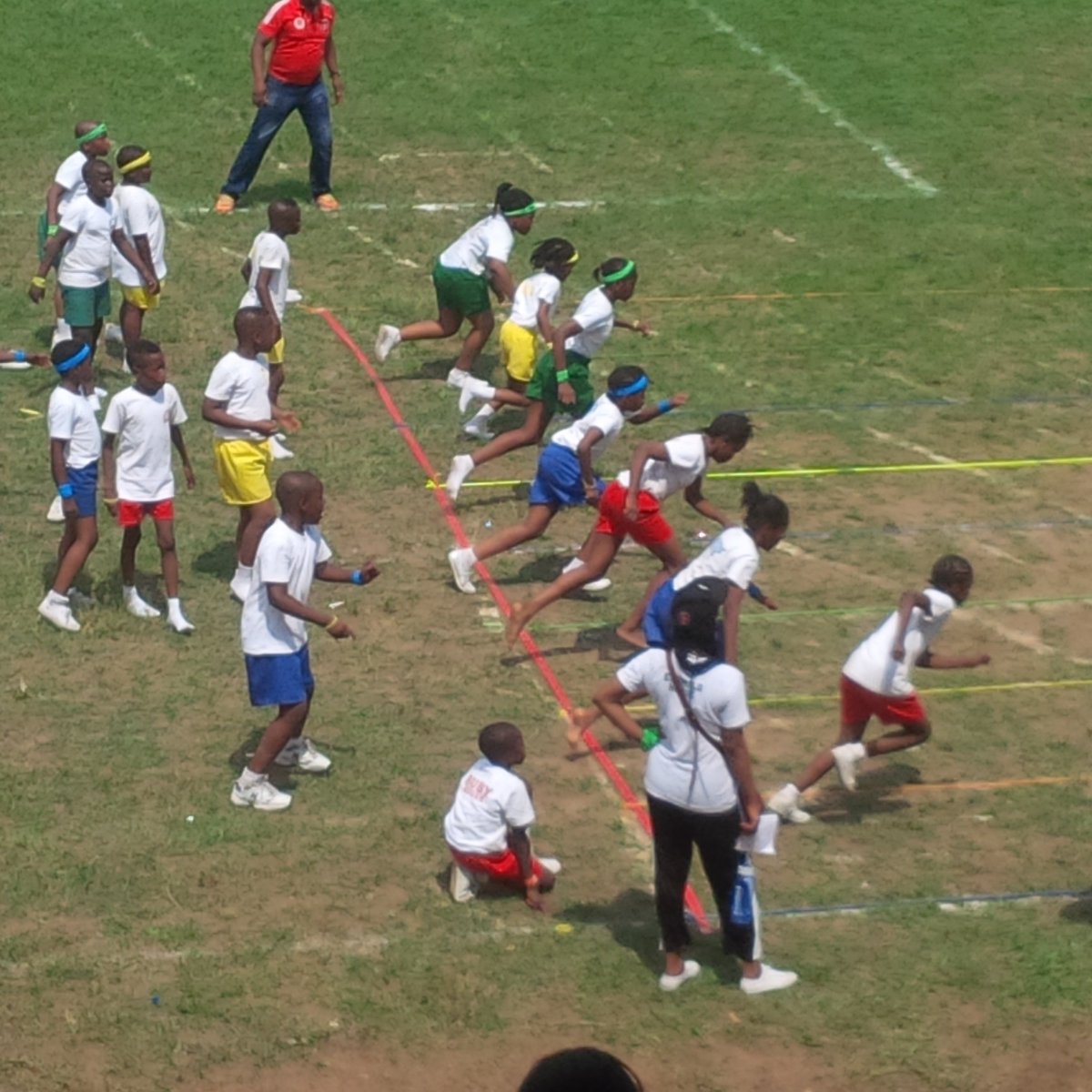 DeboOke1's tweet photo. fun @ NEWLAND ELEMENTARY SCHOOL SPORTS DAY, Fathers let's sometime take time off our busy schedules for the kids. https://t.co/MrgwqlEFTY