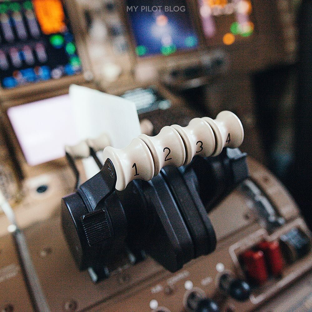jacobvvz's tweet photo. By mypilotblog on Instagram: #thrustlevers of a #Boeing #B748 at #FrankfurtAirport
Beste β¦ https://t.co/o6ps5dtai1 https://t.co/Hyl5voALmn