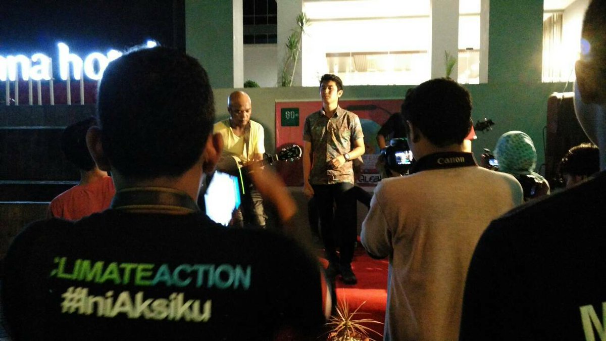EHmakassar's tweet photo. Next ada @DeALFAIndonesia di #MusicForEarth 2016. Tak lupa mereka mengajak pengunjung utk dukung #EarthHour loh. :D https://t.co/hpPw1DUiKu