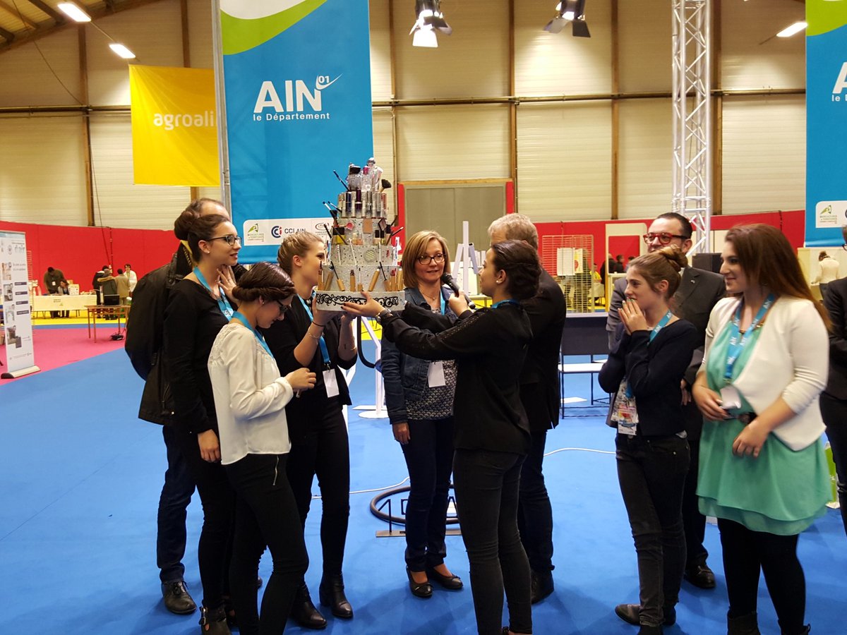 Departement_AIN's tweet image. Les Créas d'AFM le prix de l'esthétisme remis au lycée Marcelle Parde pour leur bithdday-stetique