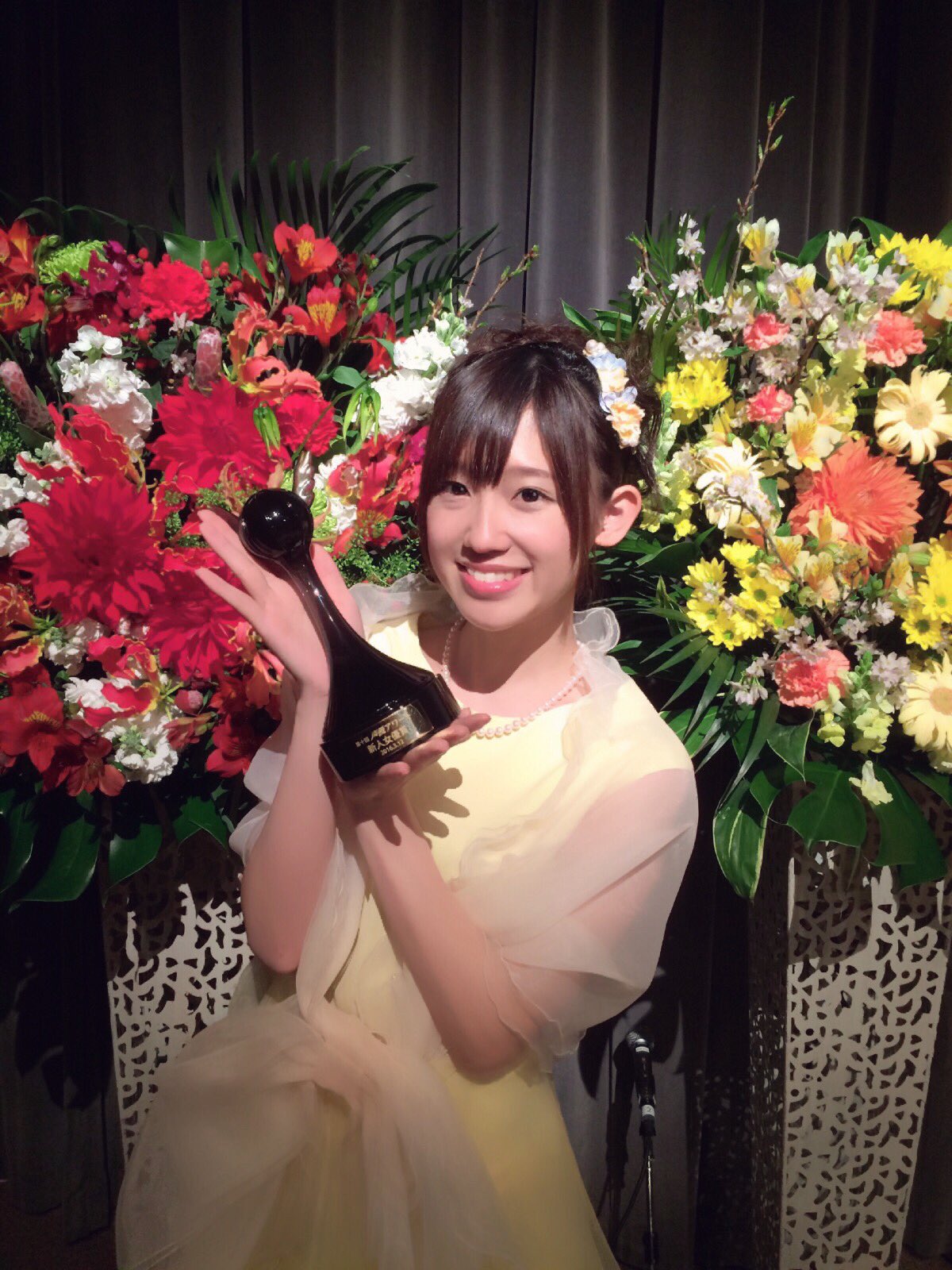 高橋李依 この度 第十回声優アワードにて新人女優賞をいただきました たくさんの方に支えていただいて 応援して下さる方がいて そんな皆さんの想いが形に こうして 一緒に受賞する事が出来て本当に嬉しいです T Co Ibz6ks2tv4 Twitter