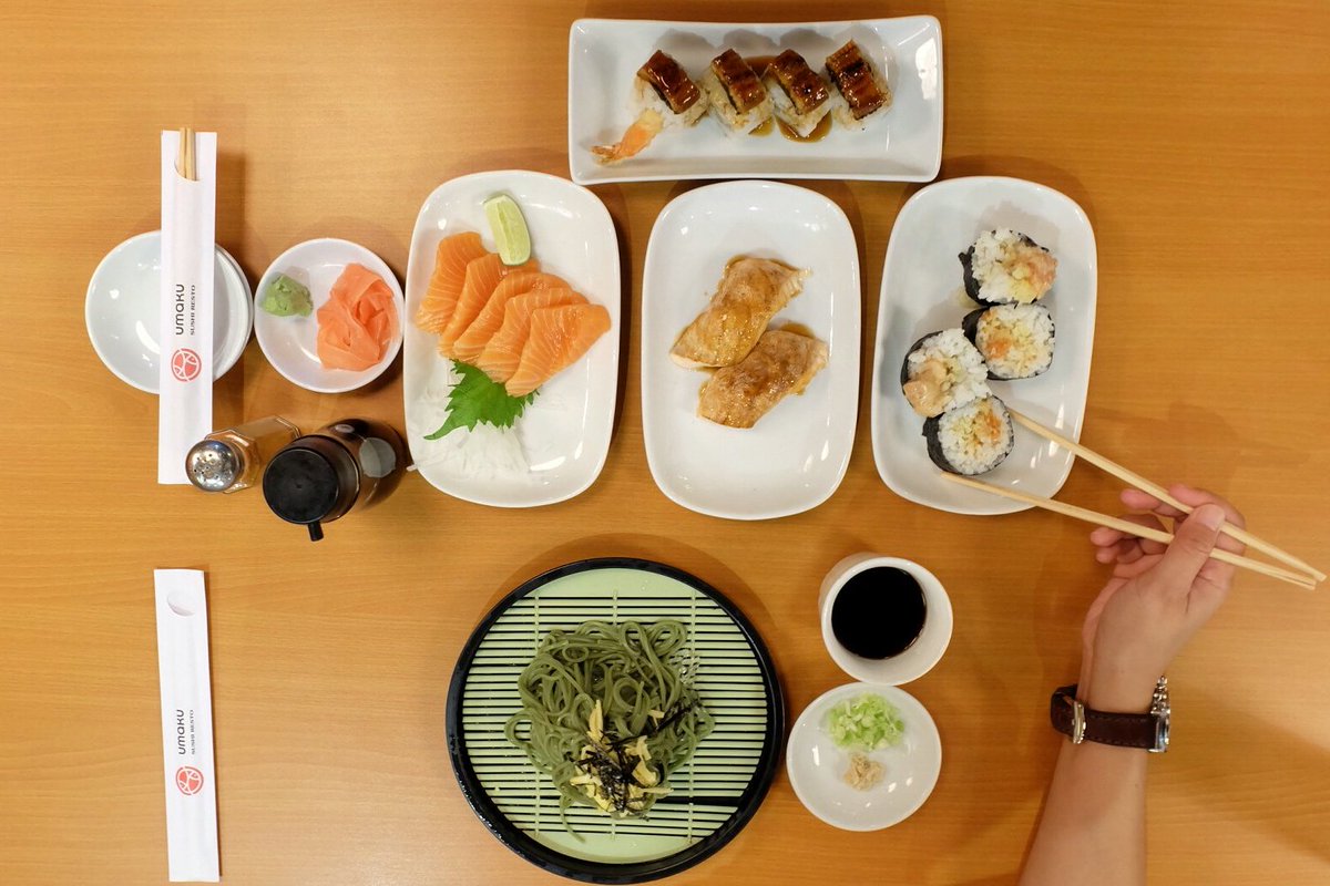 scorpioritta's tweet image. Ceritanya #handinframe kayak orang-orang. Tapi itu tangannya @editor_in_chic. 🍣