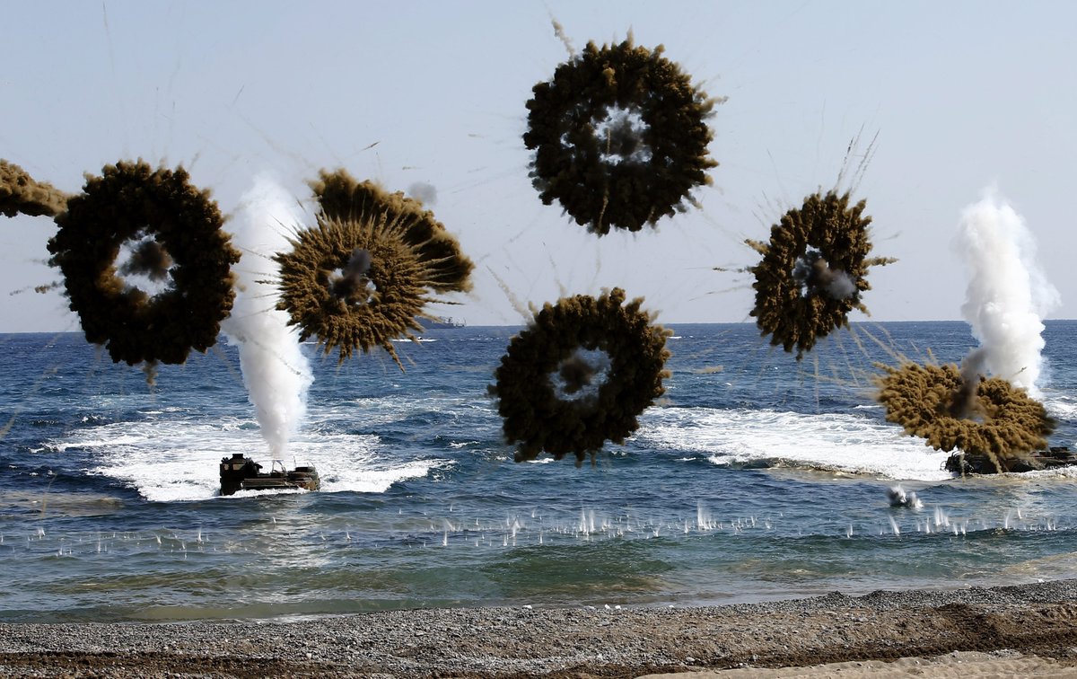NBCNews's tweet image. U.S., South Korea stage massive assault drill amid nuclear threats from North nbcnews.to/1P5qRQS