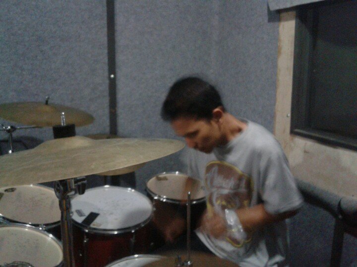 BIT_poppunk's tweet photo. @Gracio_David sedang menabuh drum bradaaaa https://t.co/ohn112uml5