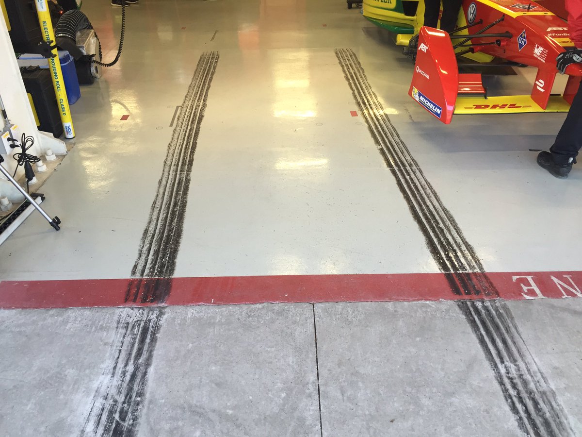 abtmotorsport's tweet image. Hey @LucasdiGrassi , there is some cleaning work to do for you when you return to the pits ... 😳 #couldntwait
