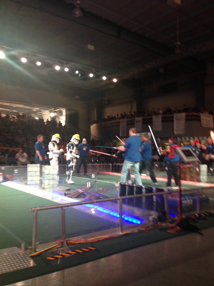karikeefe's tweet image. Judges at @FIRSTweets kick off #kc @STEMKC event!  Those are grown ups!  #omgrobots