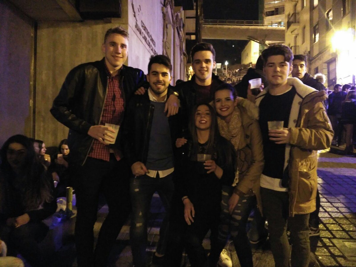 Julioopeerez's tweet photo. Viernes de reencuentro 👌🏻👌🏻 https://t.co/h08xS2OX1n