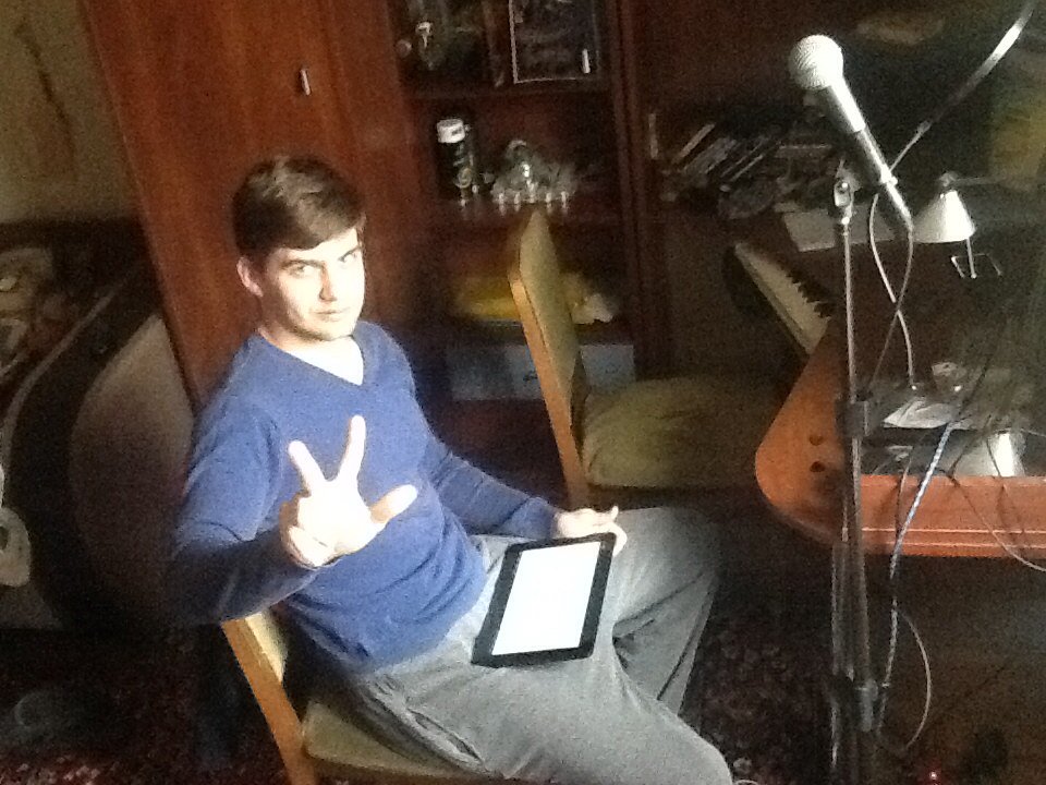 kslaron's tweet photo. Report from #myabode
I and #Engerpol compose drums for new song!
#studioone #drums #sweetweekend #composerlife #song https://t.co/YqT1WXUFOt
