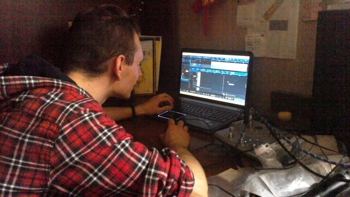 kslaron's tweet photo. Report from #myabode
I and #Engerpol compose drums for new song!
#studioone #drums #sweetweekend #composerlife #song https://t.co/YqT1WXUFOt