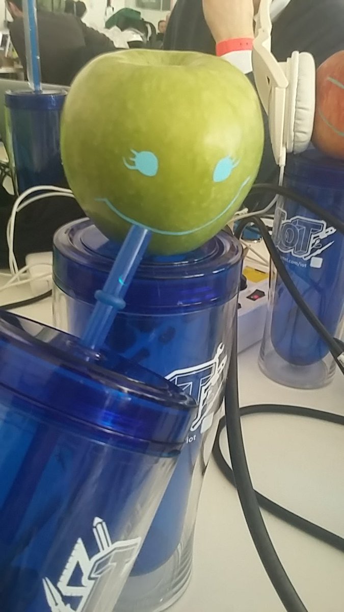 There are 167 Legos in the #intelmaker box but "Non me la bevo"