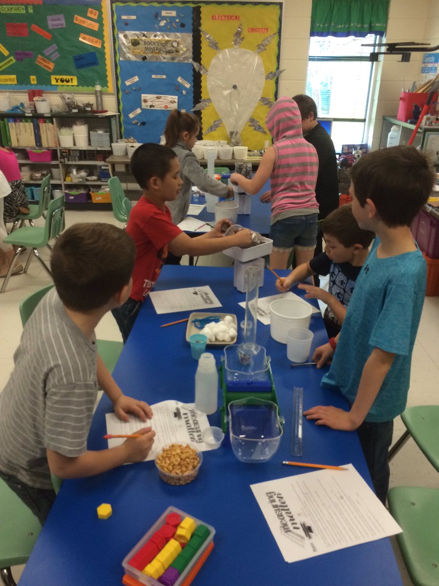misssmithOES's tweet photo. Mass, matter, and volume - oh my! We had a great time in the Wonder Room in this hands on exploration of matter! https://t.co/r0Lp8KnRJm