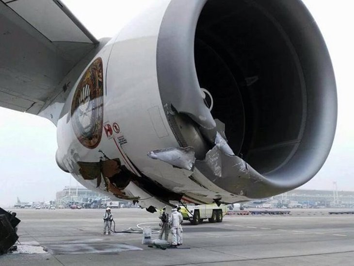 biobio's tweet photo. Un lesionado tras colisión de avión de Iron Maiden #EdForceOne en Aeropuerto de Santiago https://t.co/bvfz6w52S9 https://t.co/pl8q8YkVho