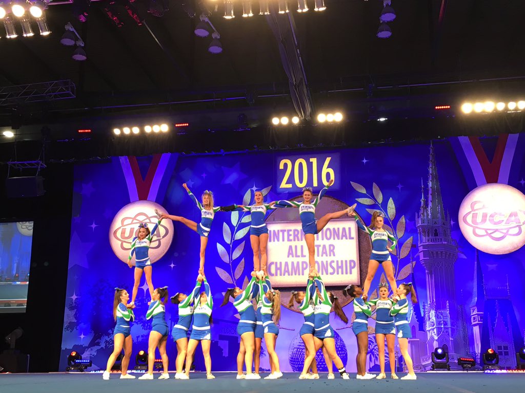 UCAupdates's tweet photo. Lots of visual pyramids and transitions from the teams in Large Senior Coed L4.2 and Senior L4.2! #UCAallstar https://t.co/DcnMGlbD4j