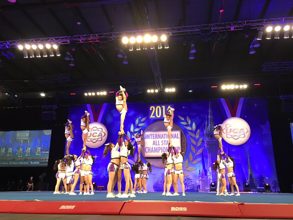 UCAupdates's tweet photo. Lots of visual pyramids and transitions from the teams in Large Senior Coed L4.2 and Senior L4.2! #UCAallstar https://t.co/DcnMGlbD4j