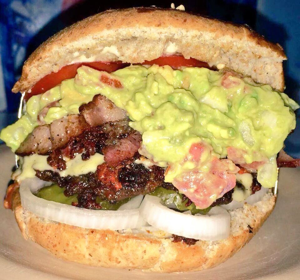 hiramrueda's tweet photo. #FelizSabado de #Antojo con los Amigos @MasterBurger1 en su #Mastermovil calle linderos esq av Universidad #Oaxaca https://t.co/yP9wzH5vqG