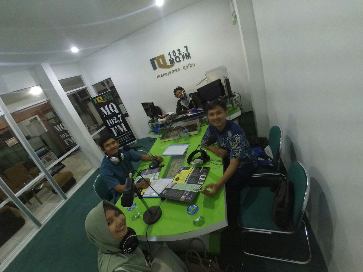 Now On air di radio <a href="/mqfmbandung/">FEBRUARI #KalibrasiHatiTukNikmatiJamuanIlahi</a>. Yuk munsyid Jawa Barat ramaikan #PASANGGIRINASYID2016.