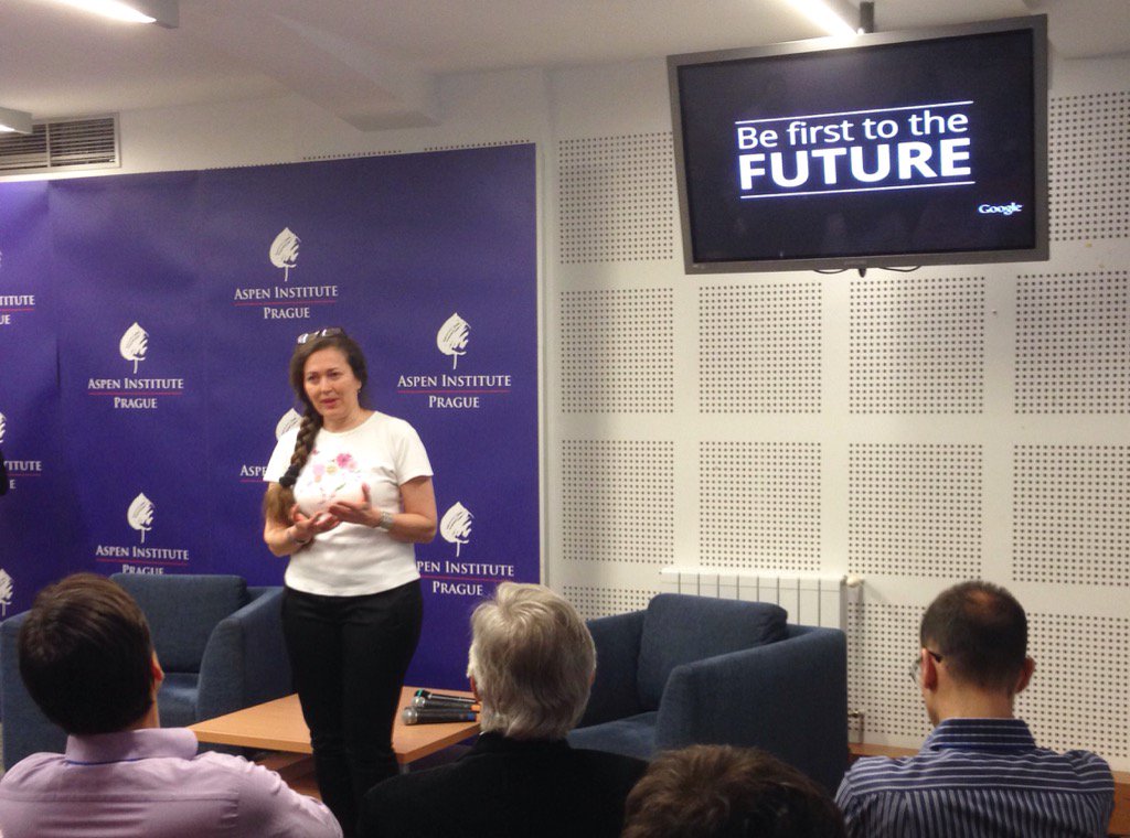 KaterinaDuchac's tweet photo. We don't go online anymore, we live online. #Digital as a growth engine by the inspiring @tanialemoigne at #aylp2016 https://t.co/vPILbIdekn