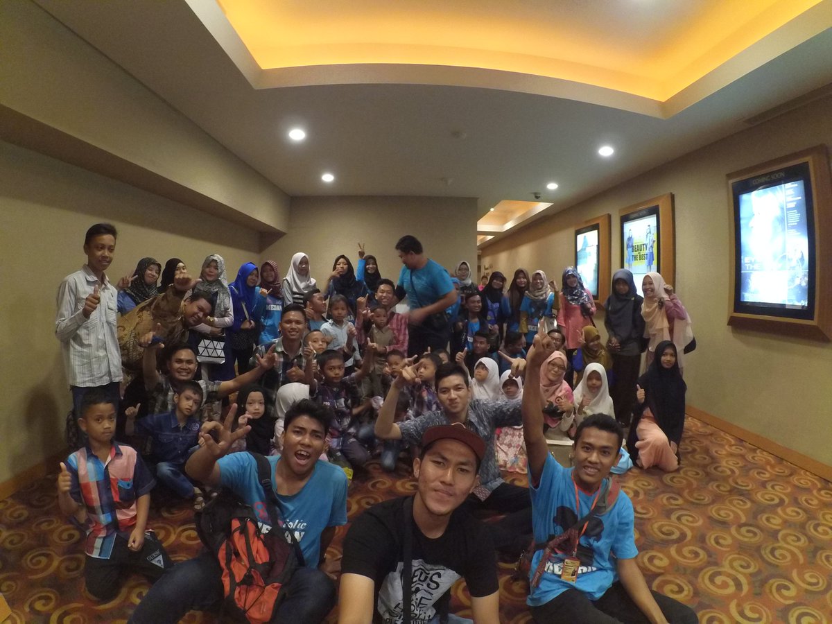 Selesai nobar <a href="/FilmDreamsID/">Film Dreams ID</a> <a href="/SonyMusicID/">Sony Music Indonesia</a> <a href="/FatinSL/">Fatin Shidqia Lubis</a> <a href="/_Krosboi_/">Krosboi</a> <a href="/Dompet_Dhuafa/">adamahna mitra karya</a> <a href="/Fatinistic/">Fatinistic OFFICIAL</a>