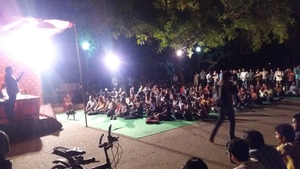 abvpjnu's tweet photo. #ABVP #KaviSamellan at #JNUAdminBlock with young poets from across #India. #GajendraSolanki is leading all kavi. https://t.co/Rky3KlTzMt