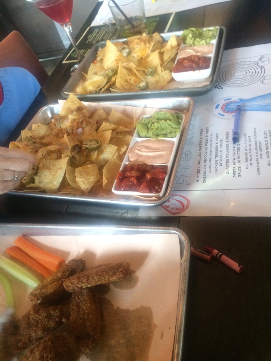 Soo hungry! <a href="/AgainstGrainTO/">Against the Grain</a> saved the day! Food. Can't think straight. Now I can! CHEERS!