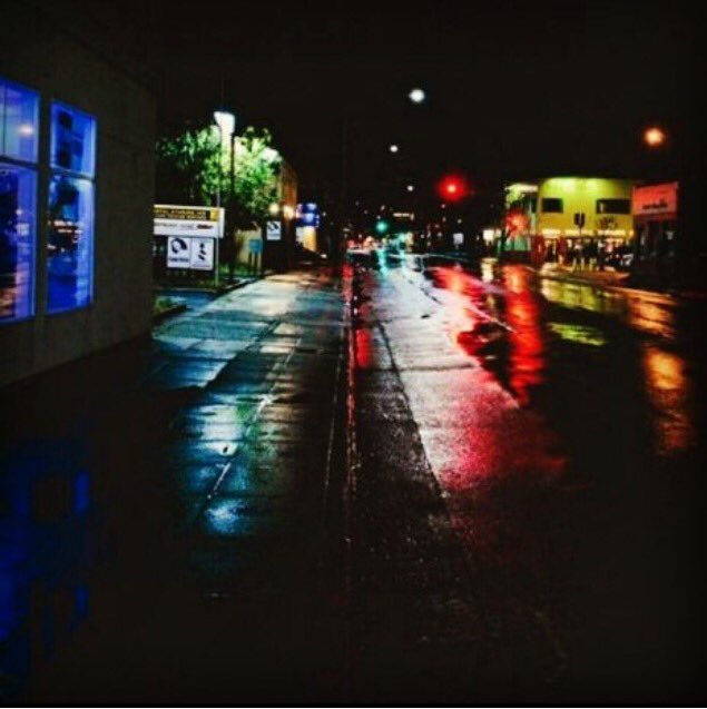 mshal501's tweet image. يَ خآطري لو مرّ بك حزن عابر و أجتاحتك ذكرى وأهات وجروح
ضـمّ الوجـع بيـن الحنـايا وكابر ترى البشر م تحتمل كثرة البـوح