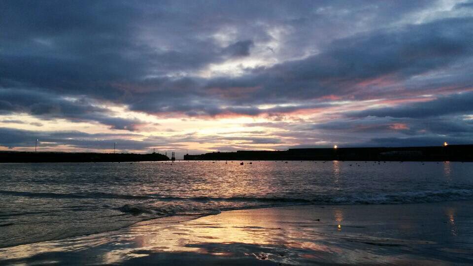missboyle1's tweet photo. @DuncanBannatyne the view of Portrush harbour this evening! Come visit! I've a spare room ☺️☺️ https://t.co/TOnBdKp6jl