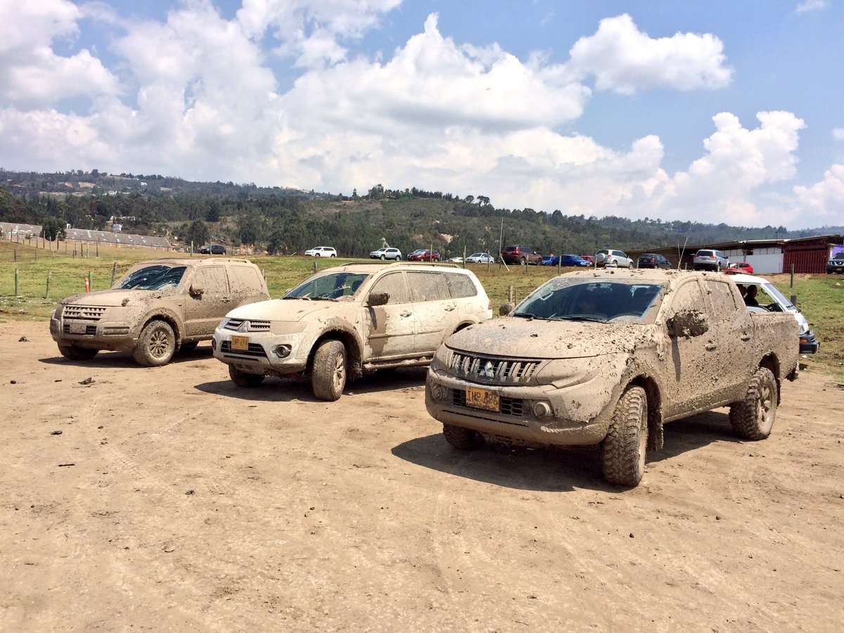 Autosdeprimera's tweet photo. El #Mit4Fun de @MitsubishiCol continúa en la Pista 4x4 de Laguna Seca, Chía, detrás de Almaviva. #Recomendado https://t.co/YGouLwF6mk