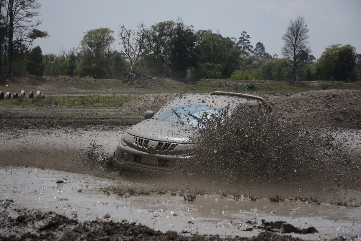 Autosdeprimera's tweet photo. El #Mit4Fun de @MitsubishiCol continúa en la Pista 4x4 de Laguna Seca, Chía, detrás de Almaviva. #Recomendado https://t.co/YGouLwF6mk