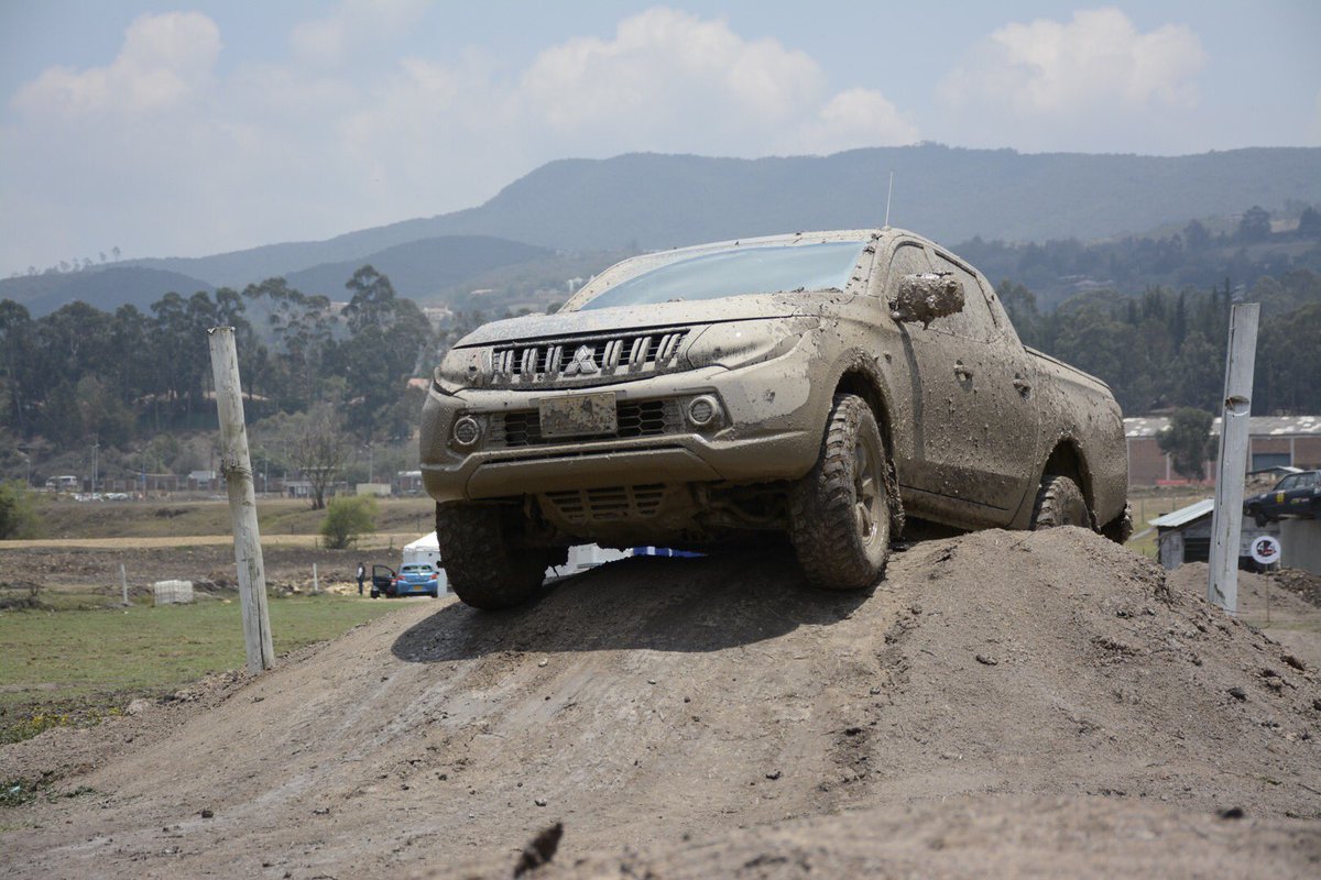 Autosdeprimera's tweet photo. El #Mit4Fun de @MitsubishiCol continúa en la Pista 4x4 de Laguna Seca, Chía, detrás de Almaviva. #Recomendado https://t.co/YGouLwF6mk
