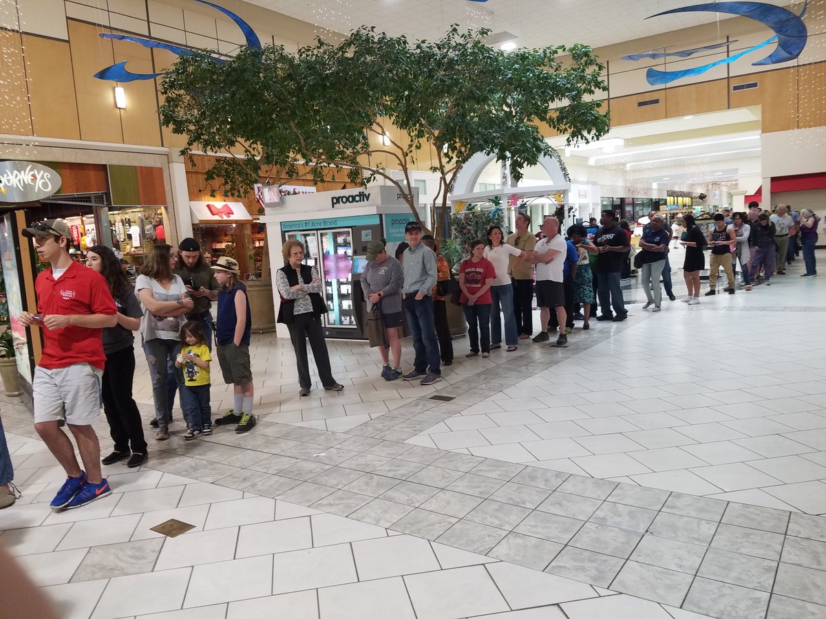 RichLandesberg's tweet photo. Long line for early voting (in the former Victoria's Secret) @BurlingtonNC. Democracy is beautiful #ncprimary2016 https://t.co/xF11qSM98d