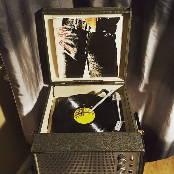 IanGlennW's tweet photo. Giving this classic @RollingStones a spin #stickyfingers #vinyl #retrostereo #oldschool https://t.co/CuQZGpUim8