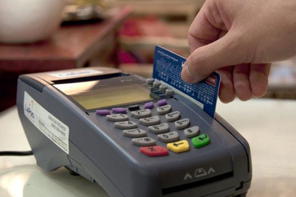 CayoElDictador's tweet photo. #12M Viajeros deben solicitar aumento de límite de tarjetas de crédito  https://t.co/0476MPWaN4 https://t.co/I2qxwDjNO5 #ET