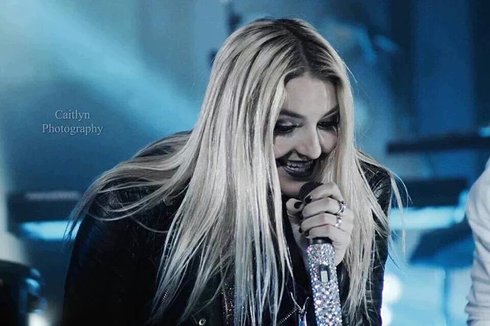 solfraanco_'s tweet photo. La pequeña rydel se convirtió en toda una mujer pero aun así con 22 años sigue teniendo ese corazon de niña https://t.co/sPyIEMy3b4