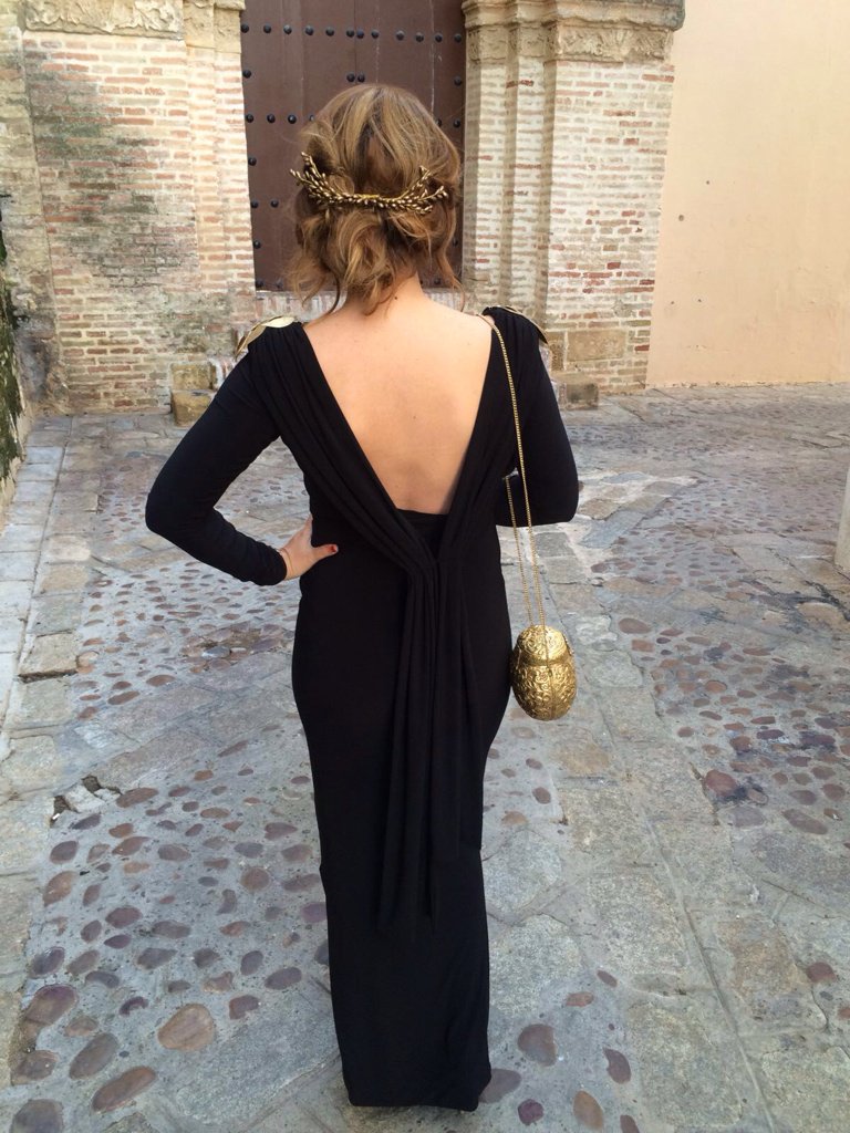 NunezTeresa's tweet photo. Hoy de boda con maquillaje espectacular de @maquillalola y vestido @RentalMode Con @Currogimenezga2 y papá https://t.co/vDm4dvuEaF