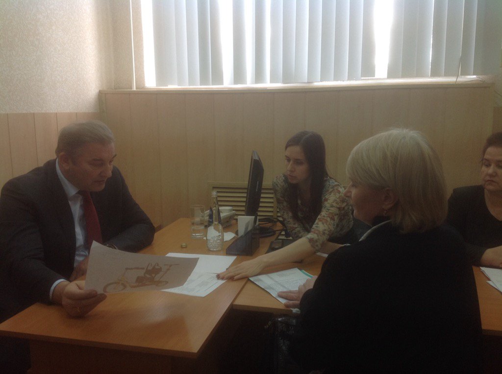 irinabakanova's tweet photo. Сегодня в #dgrad депутат ГосДумы Третьяк В.А. провел приём граждан - оказание помощи детям инвалидам. https://t.co/5aSfzKN86z