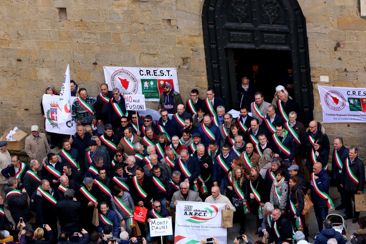 agenziaimpress's tweet photo. #OrgoglioComune. A Volterra Sindaci di tutta Italia approvano il “Manifesto dei cento” https://t.co/iUFYG8aoZl https://t.co/QeF5YWTxhj