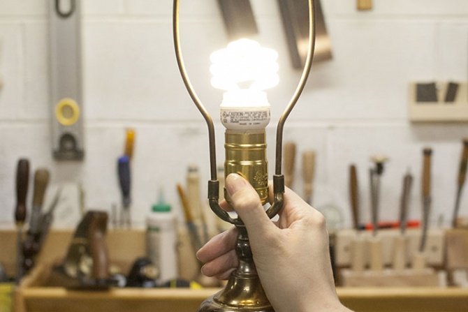 commchoicecu's tweet photo. This #DIY project will save you #money and give an old lamp a new life. https://t.co/v9TQGPfo1y https://t.co/rgrtfNhe6I