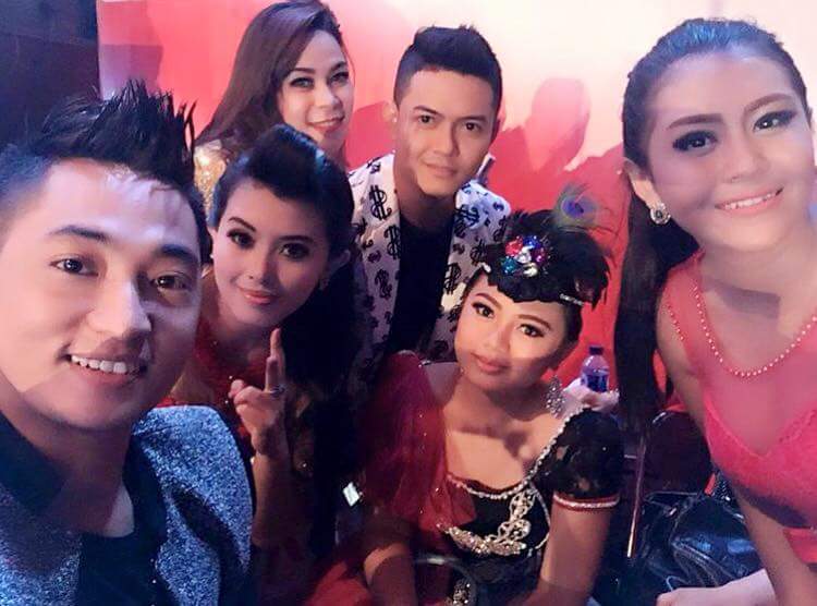 SarahSherly3's tweet photo. Smg tmbh naik lg optimus @DA2_Irwan 
IRWAN MANGGUNG DI CAKUNG https://t.co/5nfP9slHyj