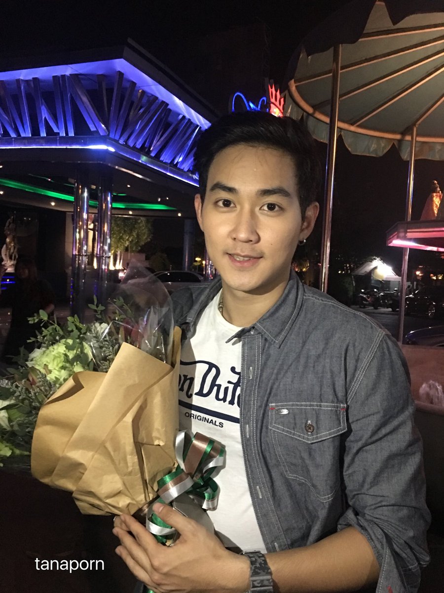 tanapornpung's tweet photo. น้องสองคนนี้ไม่ได้เจอนานมากแล้ว น้องยังคงความน่ารักและเป็นกันเองกับแฟนคลับเหมือนเดิมเลย#เฟรม af8 #ตอง af10 https://t.co/MkOUdCrTKG