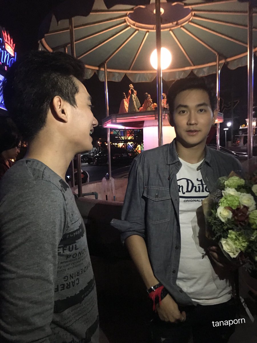 tanapornpung's tweet photo. น้องสองคนนี้ไม่ได้เจอนานมากแล้ว น้องยังคงความน่ารักและเป็นกันเองกับแฟนคลับเหมือนเดิมเลย#เฟรม af8 #ตอง af10 https://t.co/MkOUdCrTKG